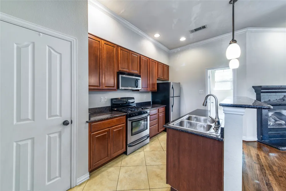 1712 Mary Street Dallas, TX 75206