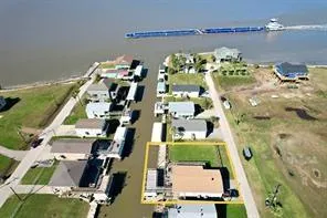 1331 Bay Drive Crystal Beach, TX 77650