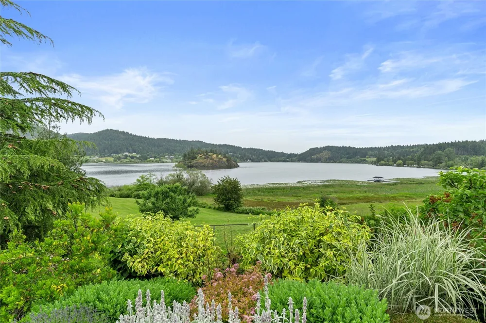 5663 S Campbell Lake Road Anacortes, WA 98221