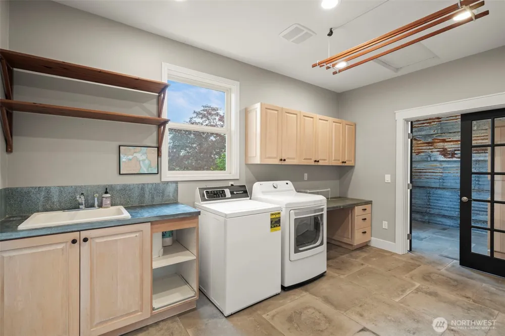 5663 S Campbell Lake Road Anacortes, WA 98221
