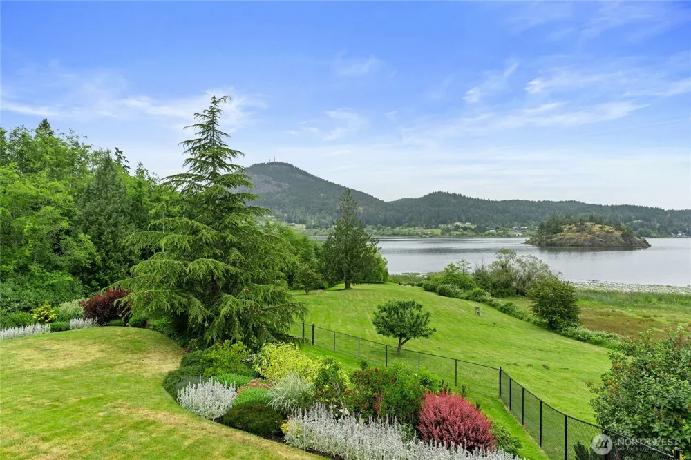 5663 S Campbell Lake Road Anacortes, WA 98221
