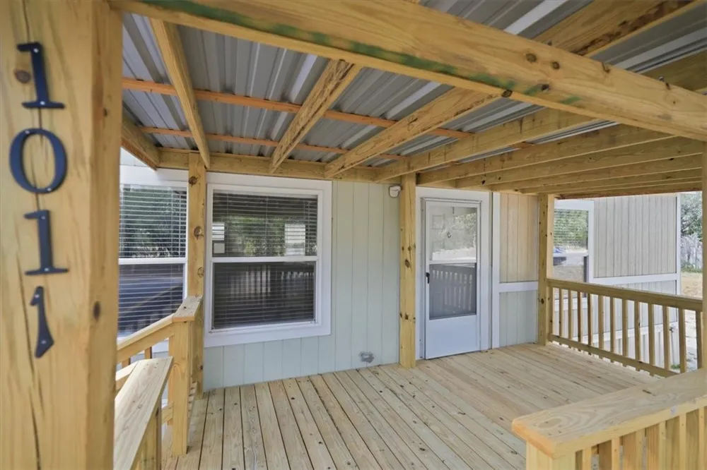 1011 Mark Street George West, TX 78022