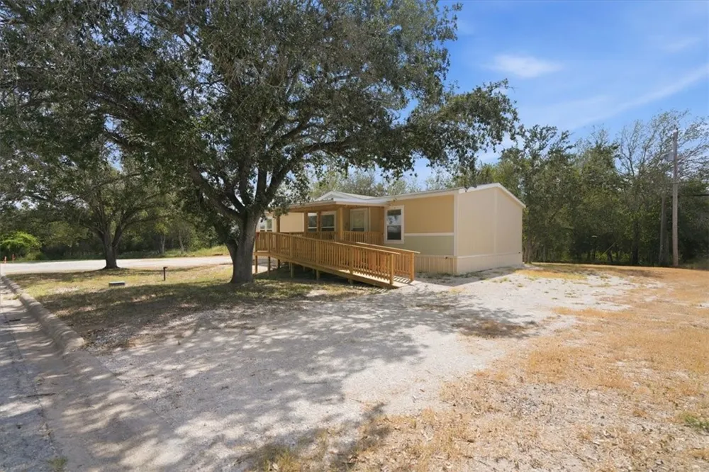 1011 Mark Street George West, TX 78022