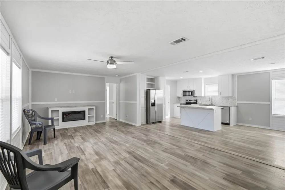 1011 Mark Street George West, TX 78022