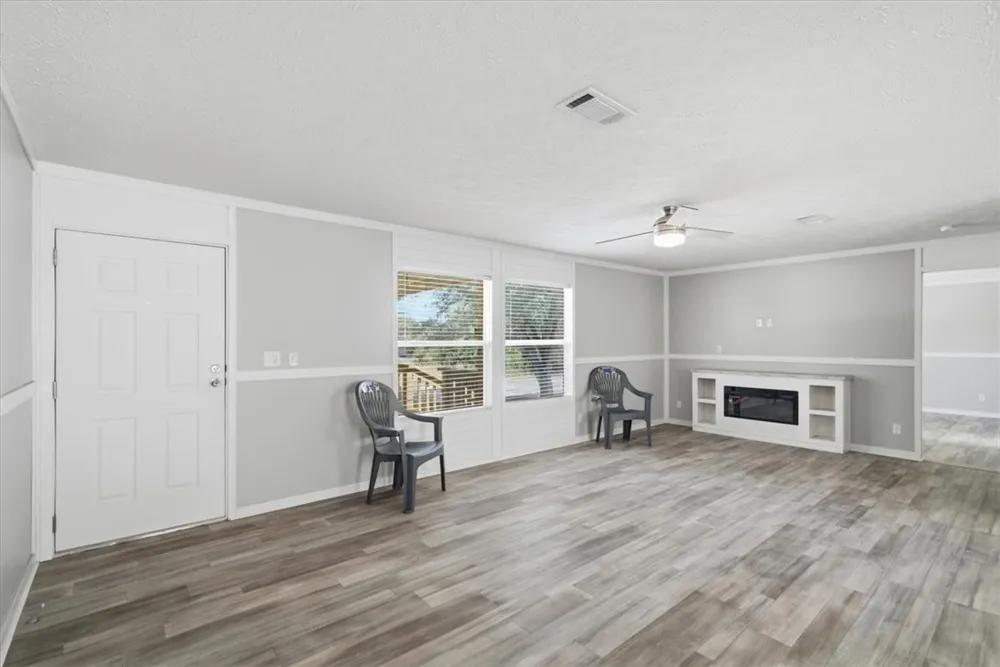 1011 Mark Street George West, TX 78022