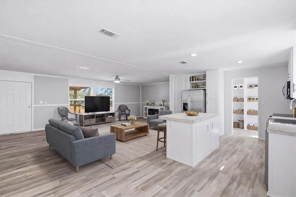 1011 Mark Street George West, TX 78022