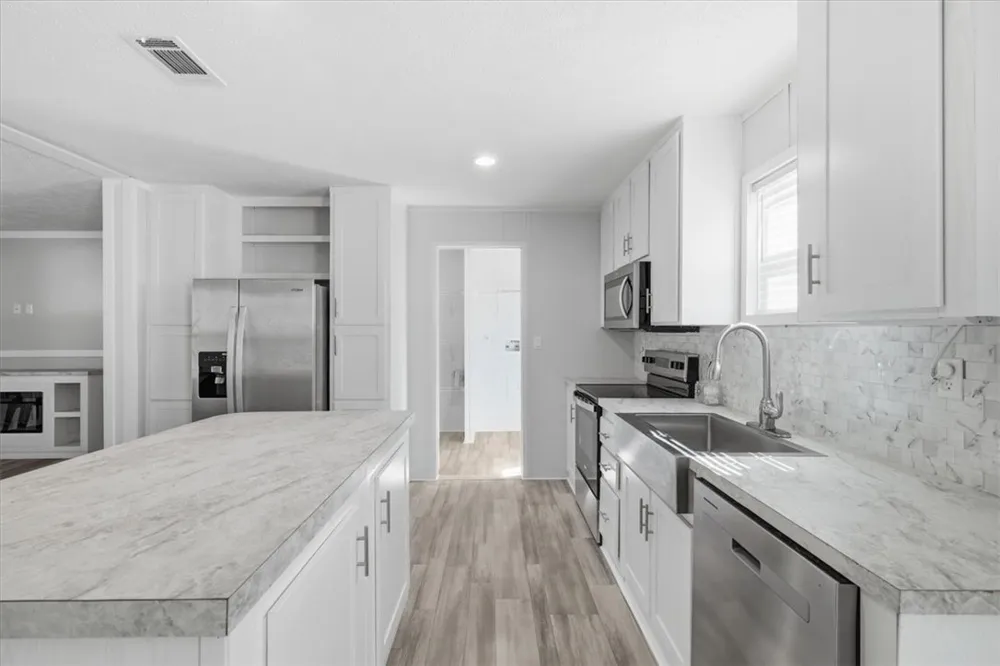 1011 Mark Street George West, TX 78022