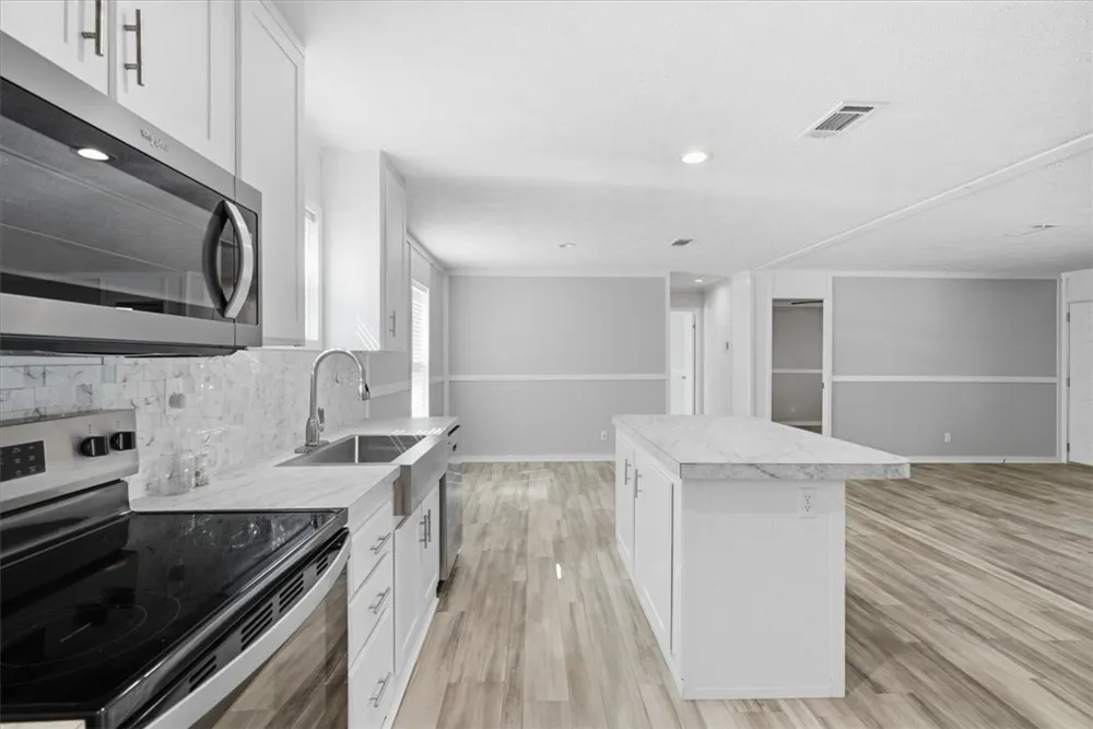 1011 Mark Street George West, TX 78022