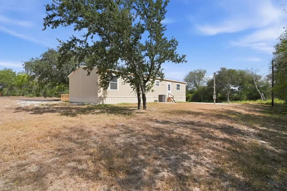 1011 Mark Street George West, TX 78022