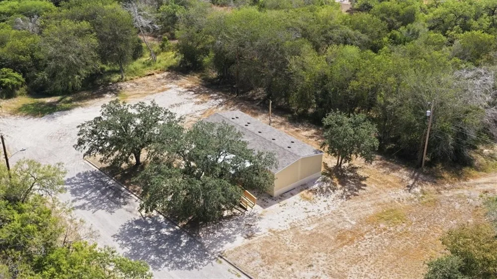 1011 Mark Street George West, TX 78022
