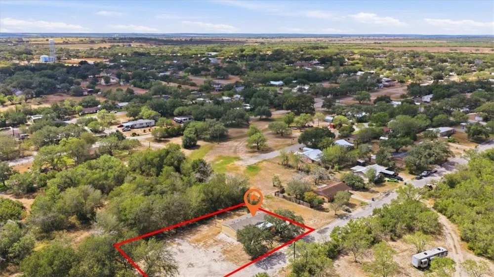 1011 Mark Street George West, TX 78022