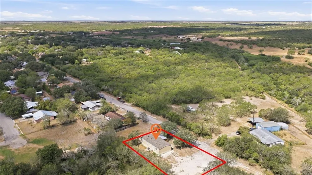 1011 Mark Street George West, TX 78022