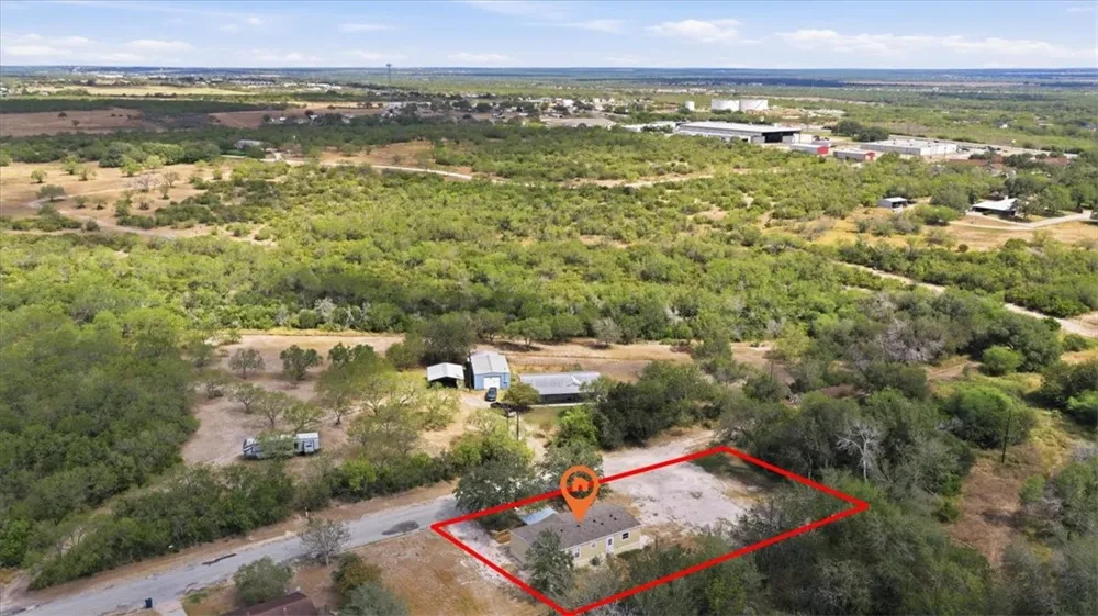 1011 Mark Street George West, TX 78022