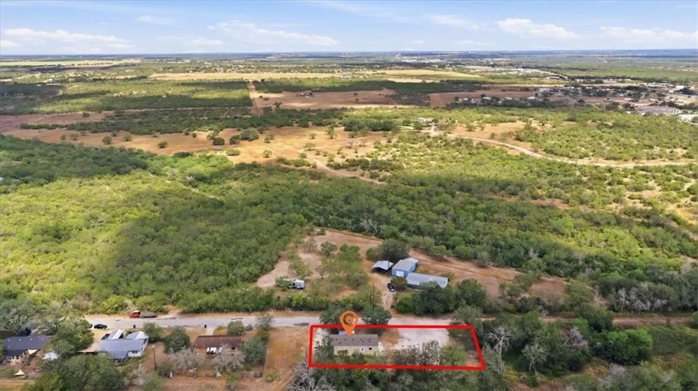 1011 Mark Street George West, TX 78022