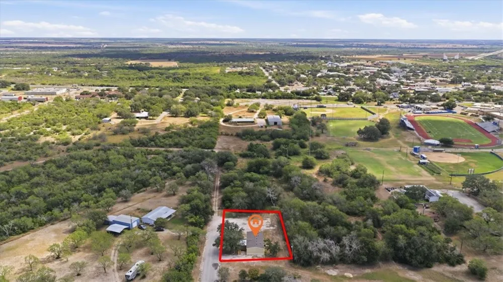 1011 Mark Street George West, TX 78022