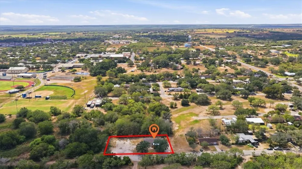 1011 Mark Street George West, TX 78022
