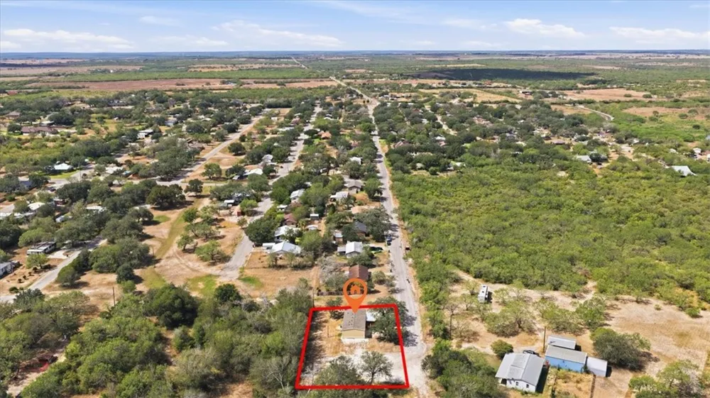 1011 Mark Street George West, TX 78022