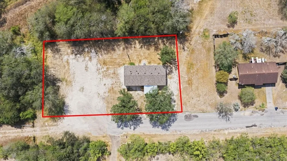 1011 Mark Street George West, TX 78022