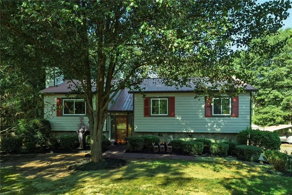 101 Holly Creek Court Woodstock, GA 30188