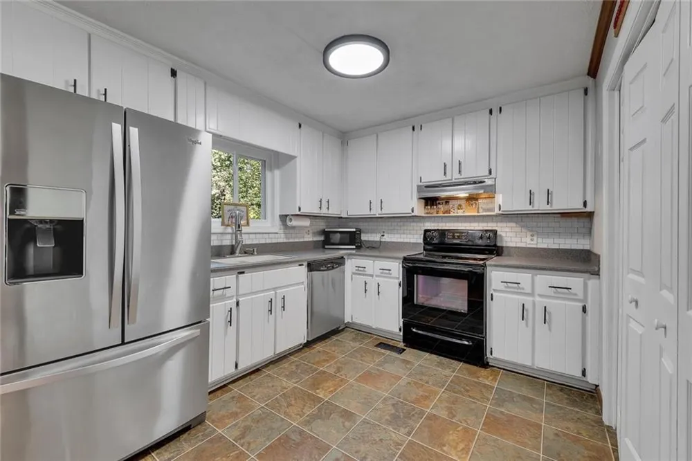 101 Holly Creek Court Woodstock, GA 30188