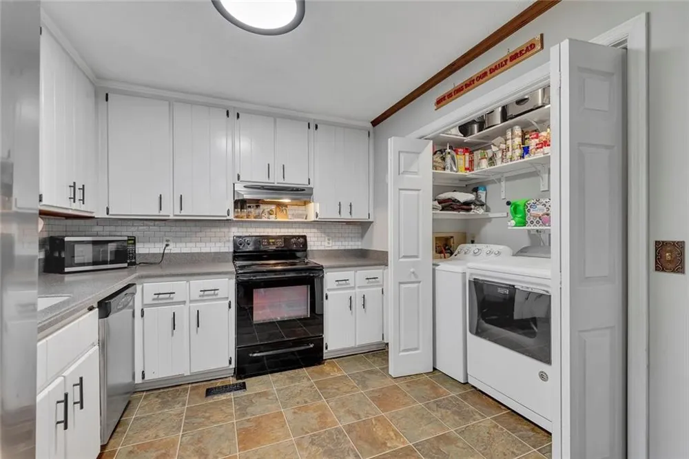101 Holly Creek Court Woodstock, GA 30188