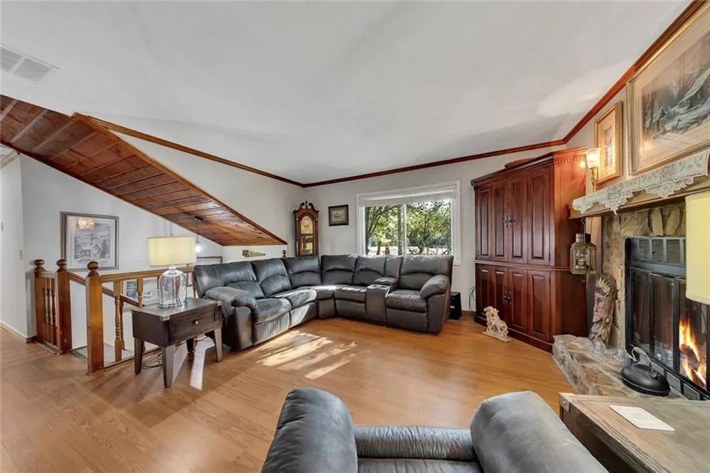 101 Holly Creek Court Woodstock, GA 30188
