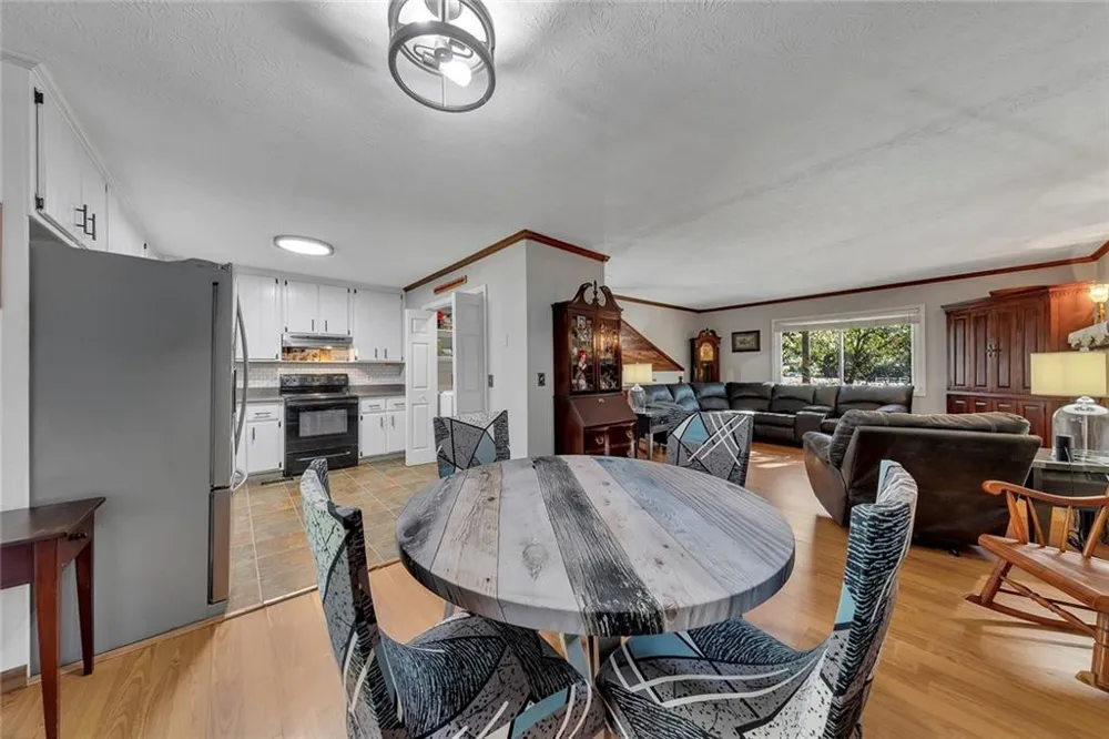 101 Holly Creek Court Woodstock, GA 30188