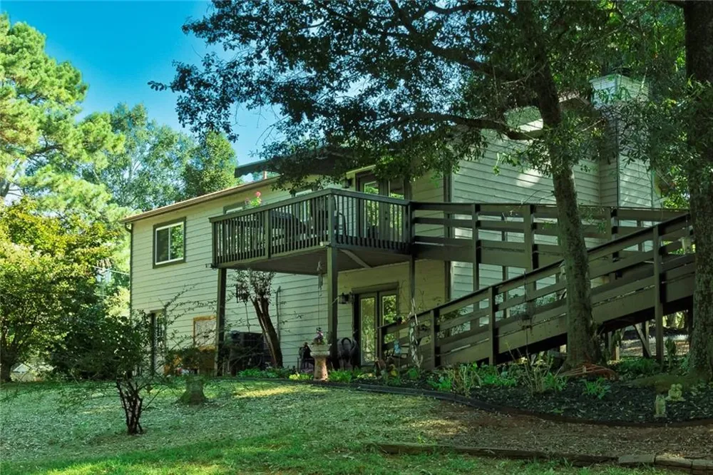 101 Holly Creek Court Woodstock, GA 30188