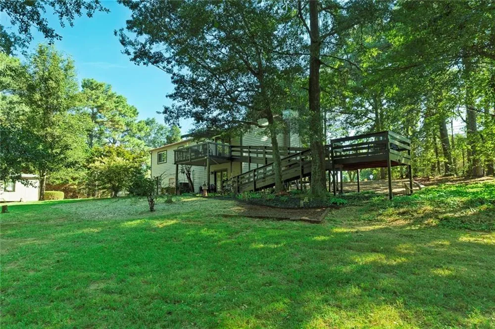 101 Holly Creek Court Woodstock, GA 30188