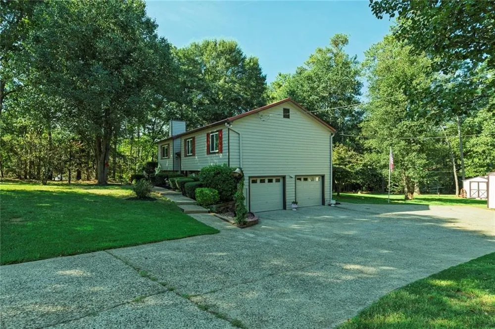 101 Holly Creek Court Woodstock, GA 30188