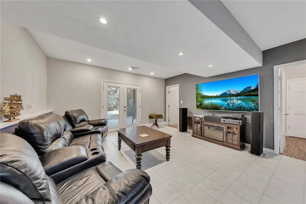 101 Holly Creek Court Woodstock, GA 30188