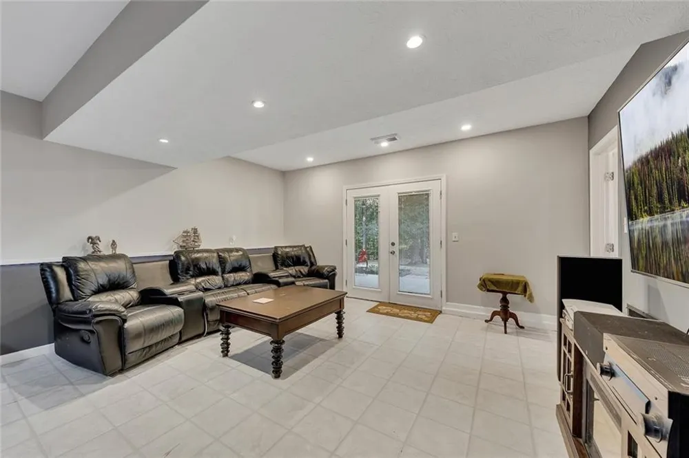 101 Holly Creek Court Woodstock, GA 30188