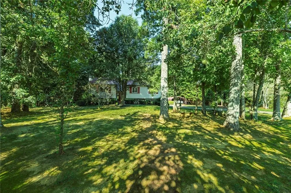 101 Holly Creek Court Woodstock, GA 30188
