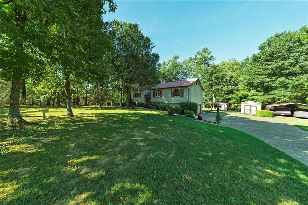101 Holly Creek Court Woodstock, GA 30188