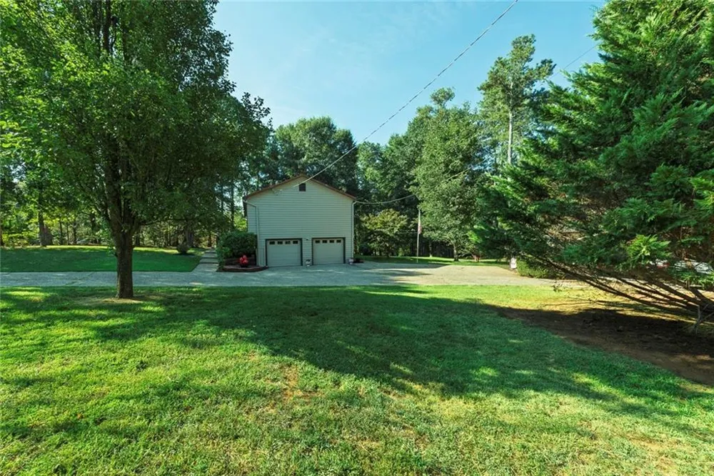 101 Holly Creek Court Woodstock, GA 30188