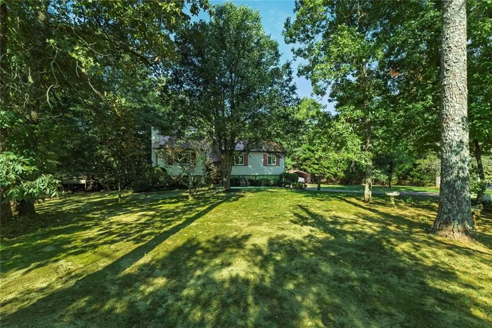101 Holly Creek Court Woodstock, GA 30188