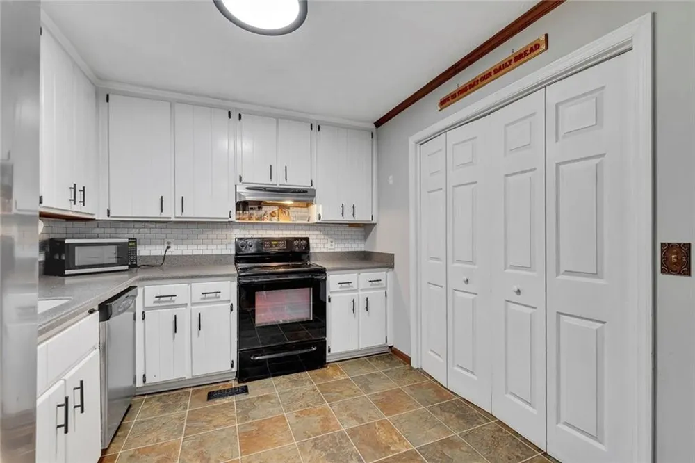 101 Holly Creek Court Woodstock, GA 30188
