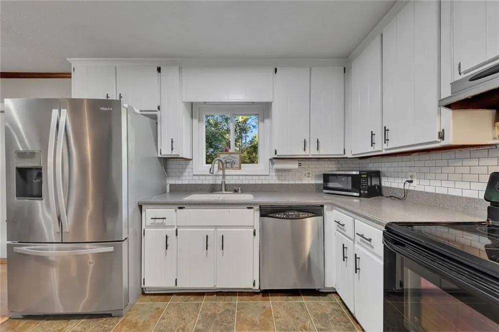 101 Holly Creek Court Woodstock, GA 30188