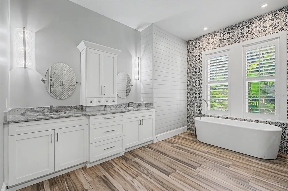 6703 RALSTON BEACH CIRCLE Tampa, FL 33614