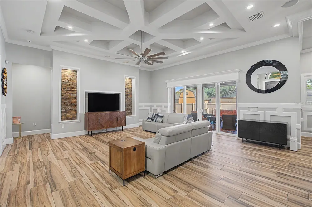 6703 RALSTON BEACH CIRCLE Tampa, FL 33614