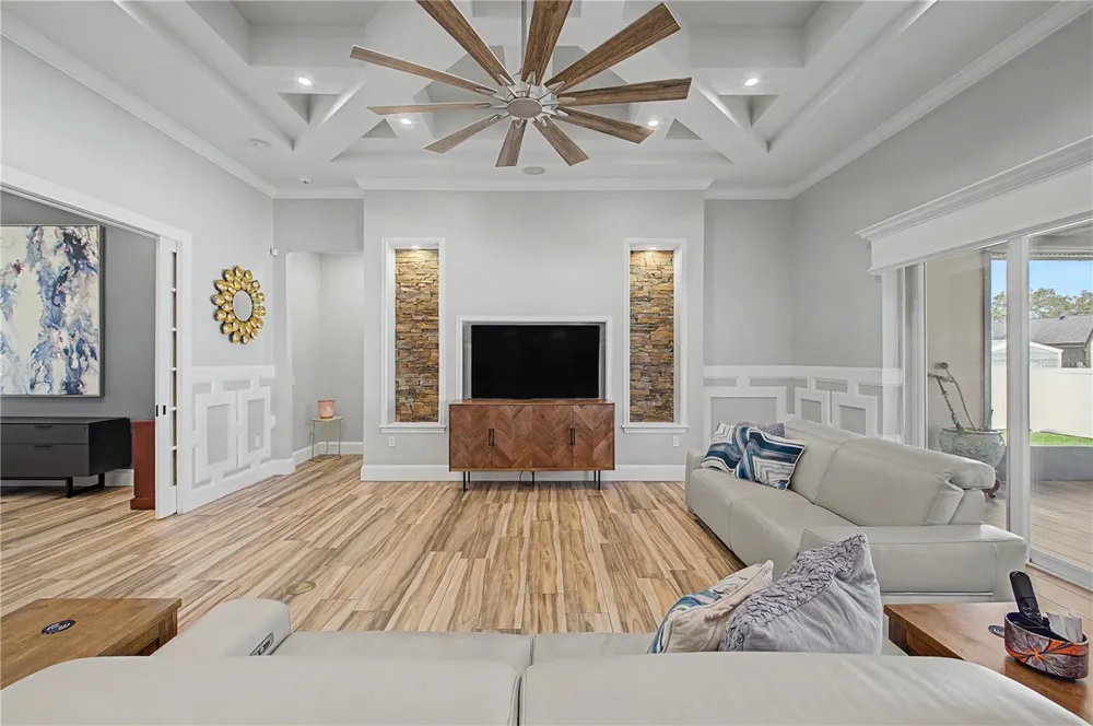 6703 RALSTON BEACH CIRCLE Tampa, FL 33614