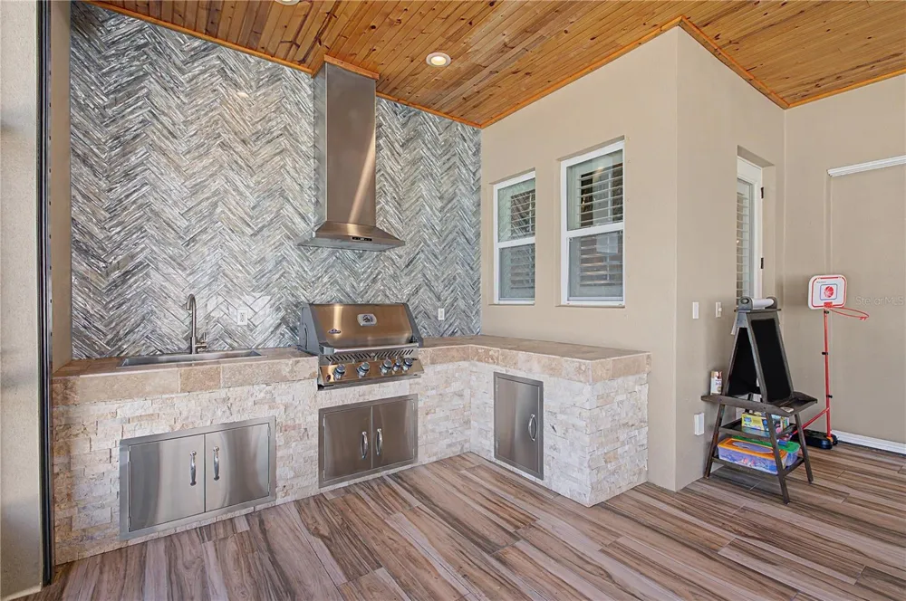 6703 RALSTON BEACH CIRCLE Tampa, FL 33614
