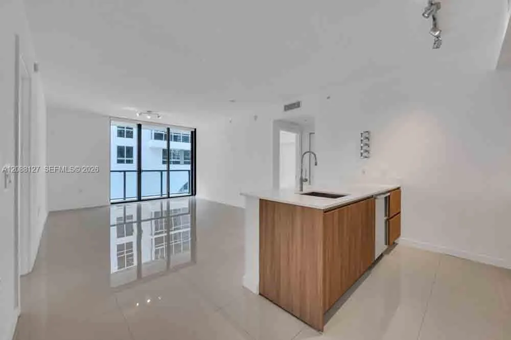 201 SW 17th Rd #302 Miami, FL 33129