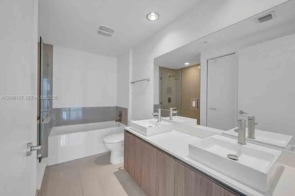 201 SW 17th Rd #302 Miami, FL 33129