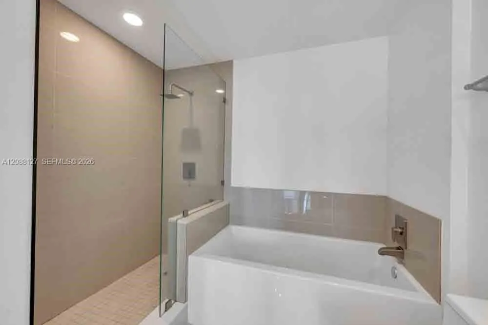 201 SW 17th Rd #302 Miami, FL 33129