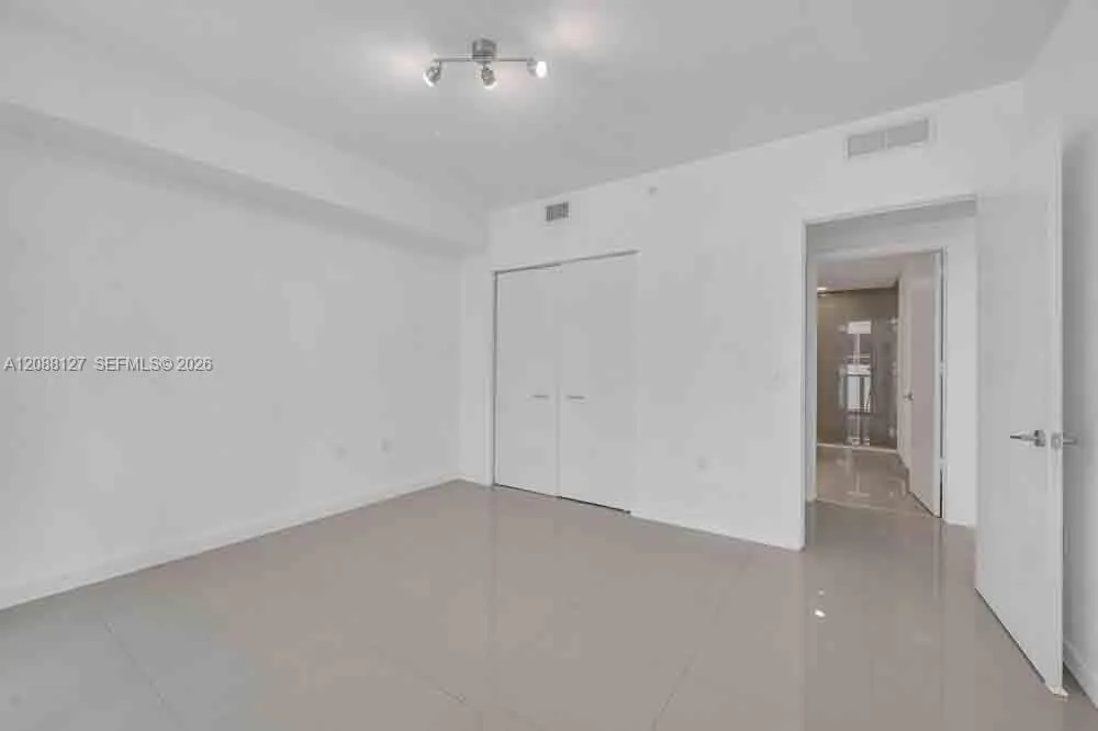 201 SW 17th Rd #302 Miami, FL 33129