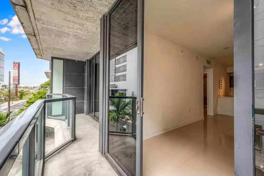 201 SW 17th Rd #302 Miami, FL 33129