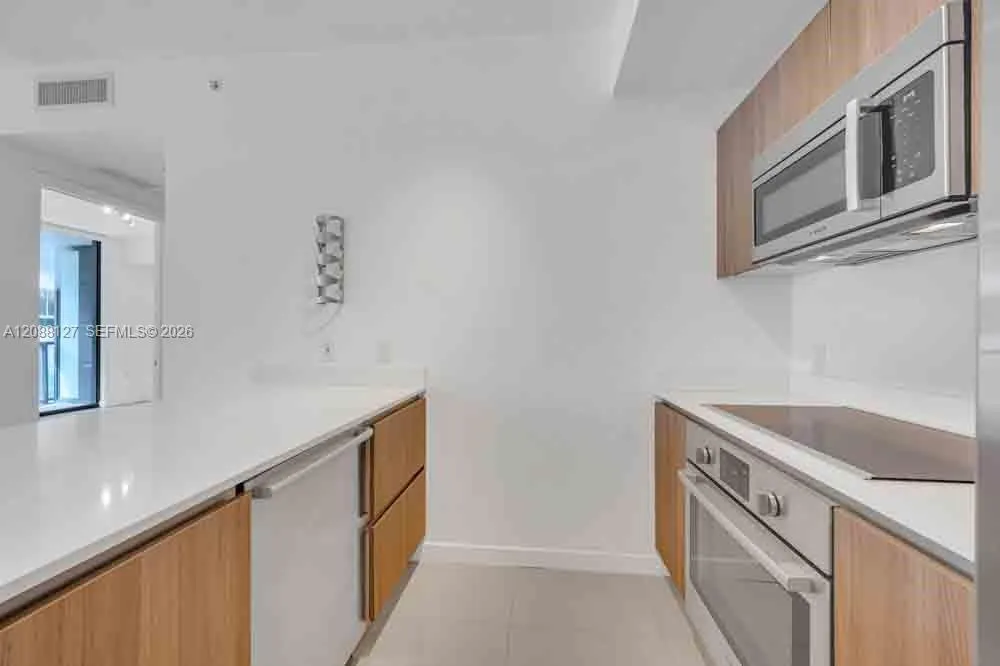 201 SW 17th Rd #302 Miami, FL 33129