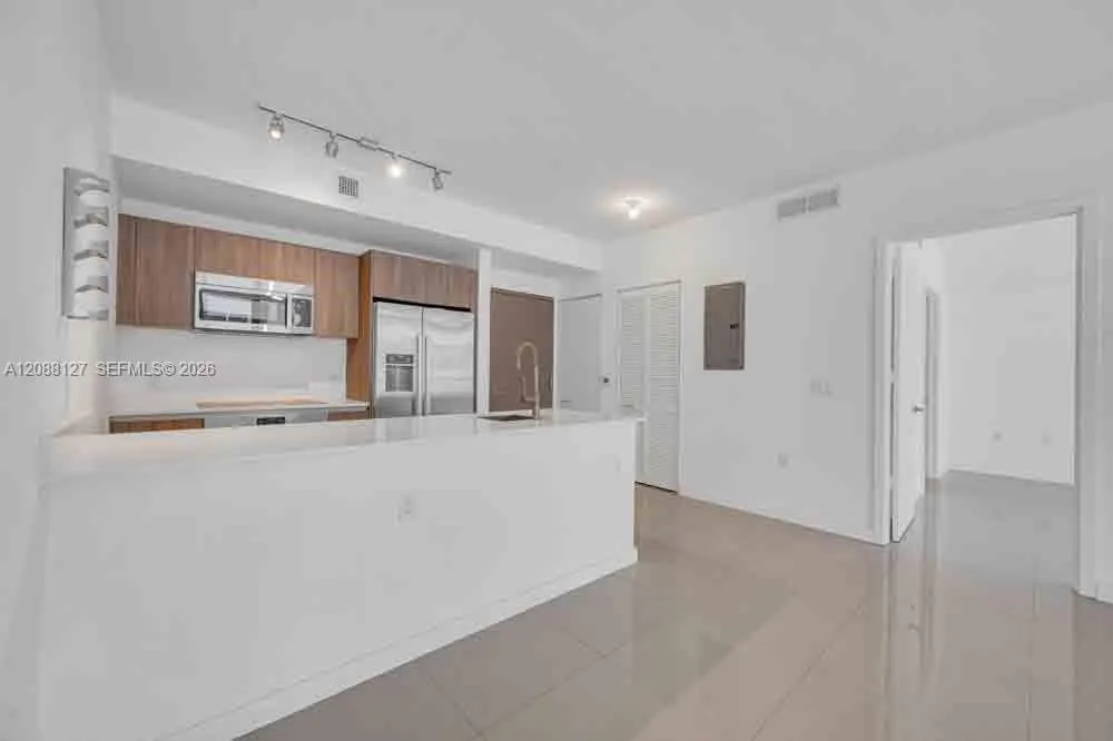 201 SW 17th Rd #302 Miami, FL 33129