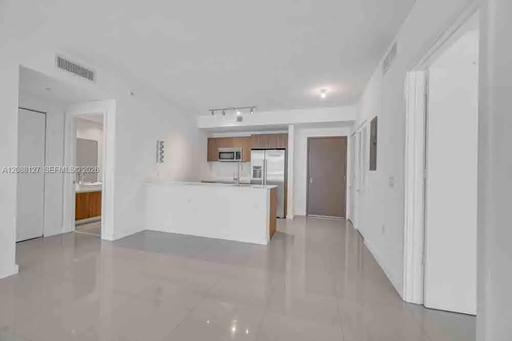 201 SW 17th Rd #302 Miami, FL 33129